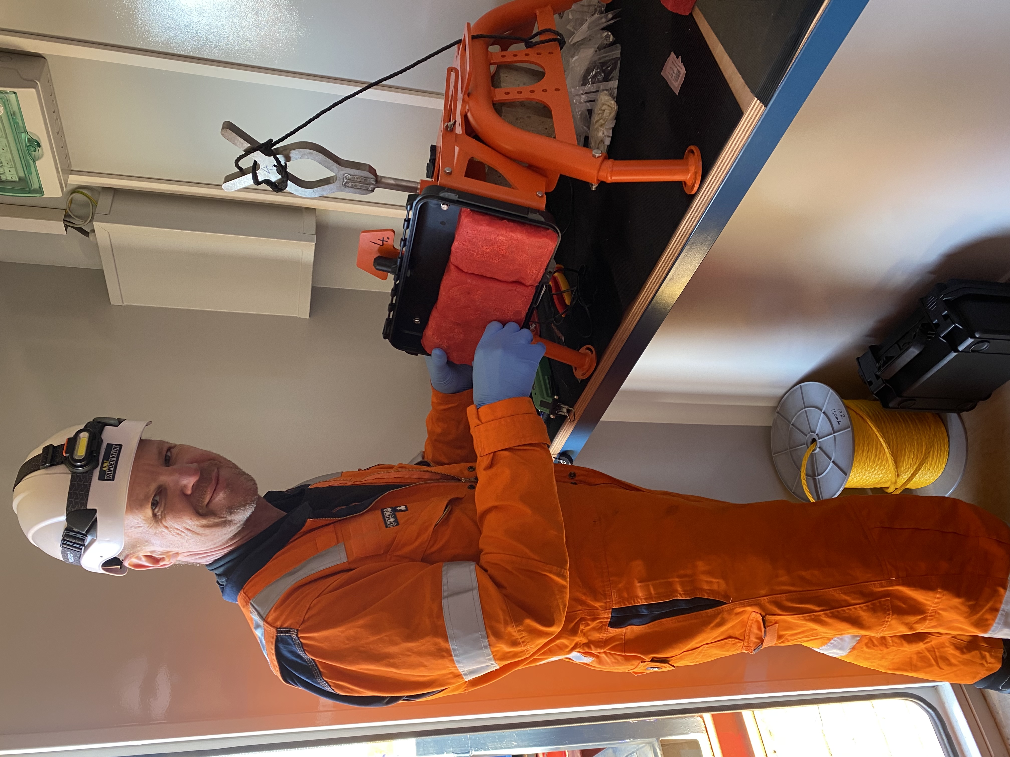 Foto Operational UXO Identification & Render-Safe EOD Support